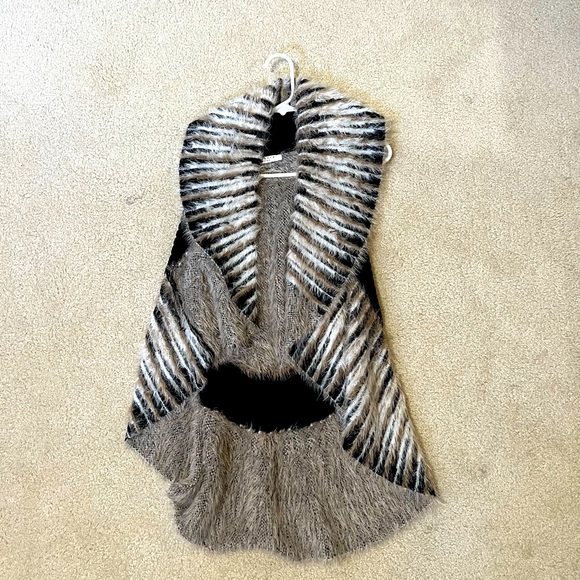 Liquid Suomi Fur Vest - Picture 1 of 4